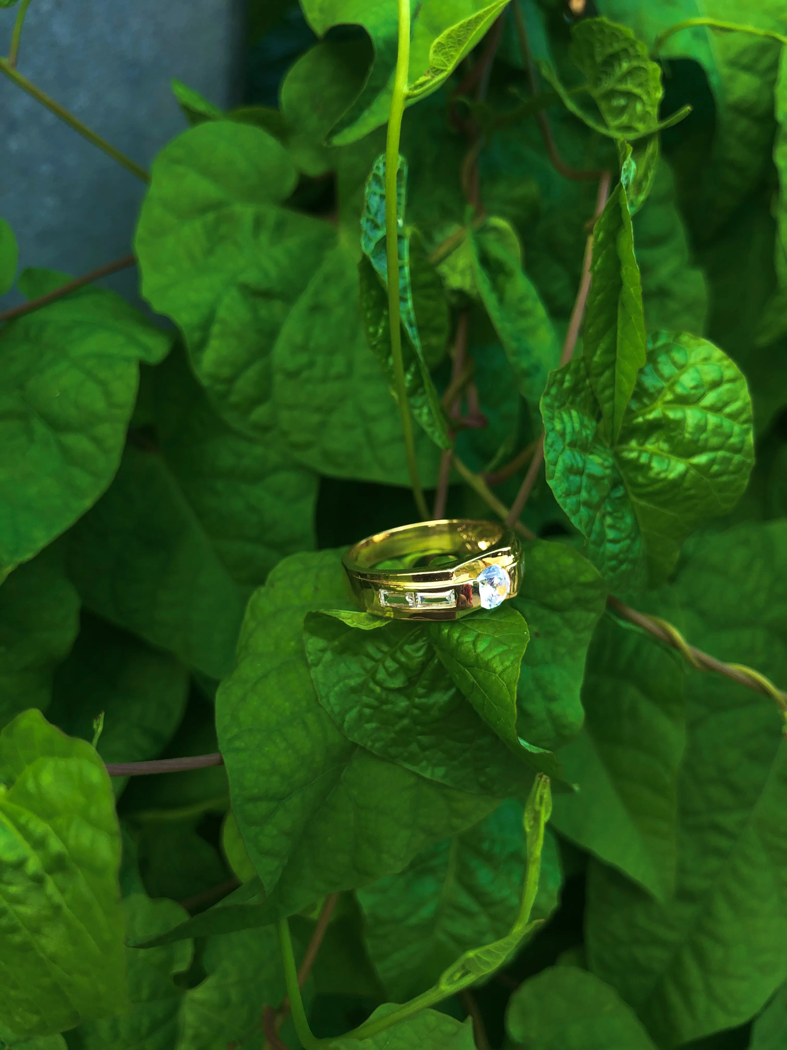 10K gold ring with Mars stone